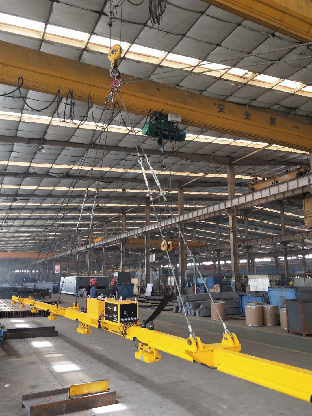 超長(zhǎng)鋼板起吊，電永磁起重吊具