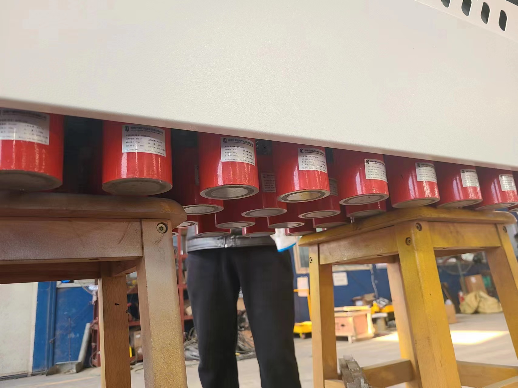 機械手吸盤又哪些？千豪電永磁吸盤